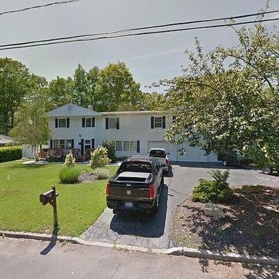 74 Westcliff Dr, Mount Sinai, NY 11766