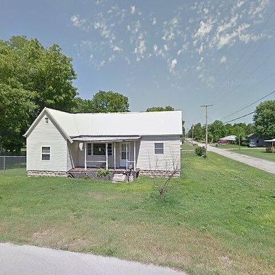 740 S Rinker Ave, Aurora, MO 65605