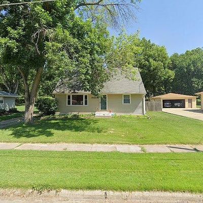 7845 Drake St, Clive, IA 50325