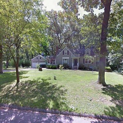 8 Roosevelt Dr, Saint Louis, MO 63127