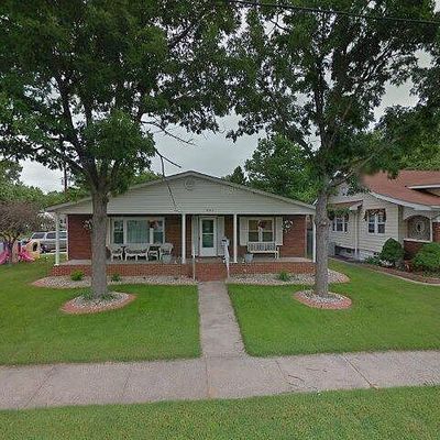 807 Halloran Ave, Wood River, IL 62095