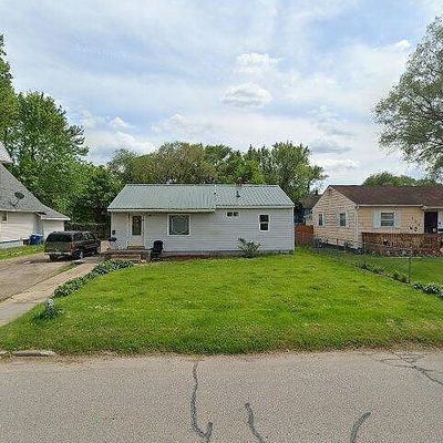 810 Sumner St, Waterloo, IA 50703