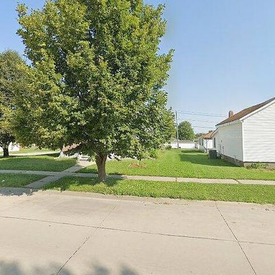 704 2 Nd Ave Se, Dyersville, IA 52040