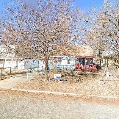 706 E 10 Th Ave, Hutchinson, KS 67501