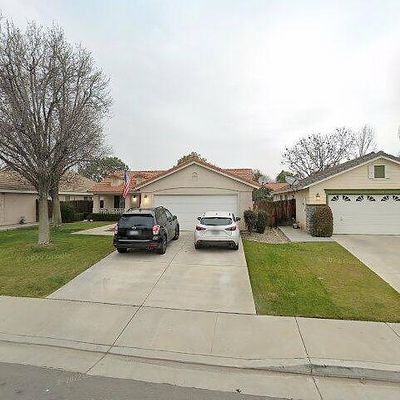 8808 Starfish Dr, Bakersfield, CA 93312