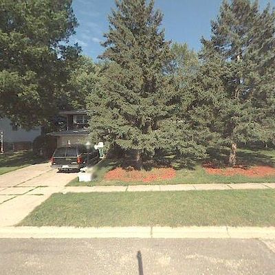 881 Hillandale Dr, Antioch, IL 60002