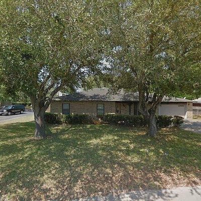 901 Franco Dr, Alice, TX 78332