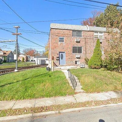 913 Walnut St, Darby, PA 19023