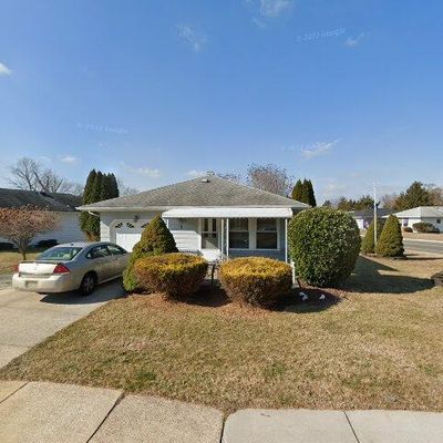 1 Guadeloupe Dr, Toms River, NJ 08757