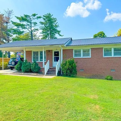 100 Mecklenburg Ave, Kenbridge, VA 23944