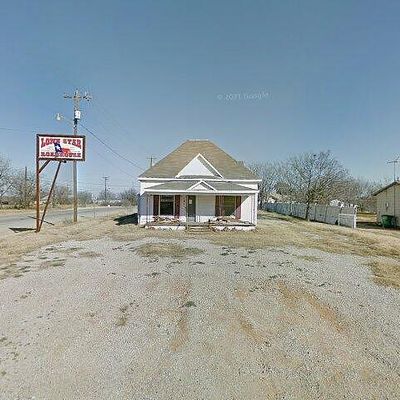 101 Walnut Ave, Petrolia, TX 76377