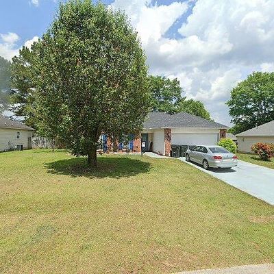 104 Saint Brendands Dr, Bonaire, GA 31005