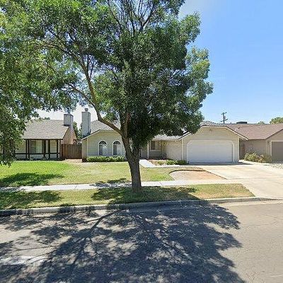 1049 W Minarets Ave, Fresno, CA 93650