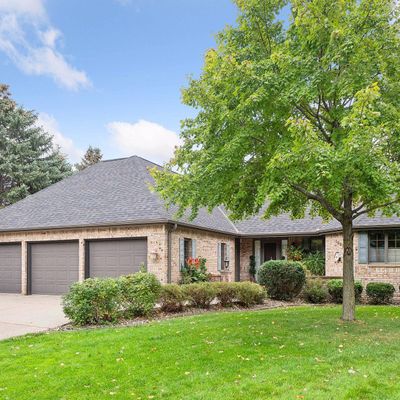 1063 Bluff Pointe Dr, Chaska, MN 55318