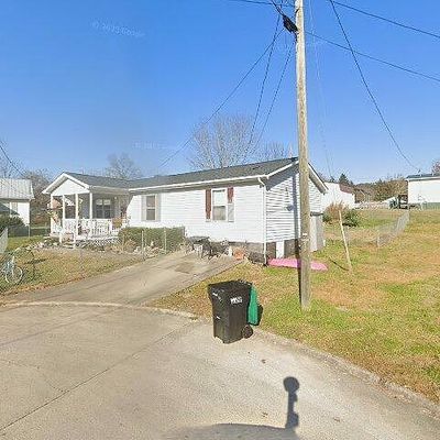 107 Millard St, Hurricane, WV 25526