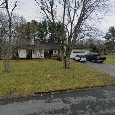 109 Heather Ln, Johnson City, TN 37601