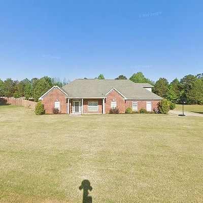 109 Natures Pointe Dr, Hampton, GA 30228