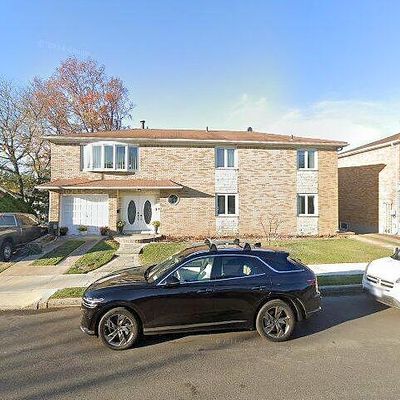 126 Pouch Ter, Staten Island, NY 10305