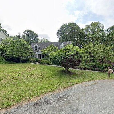 12 Crestwood Dr, Boones Mill, VA 24065