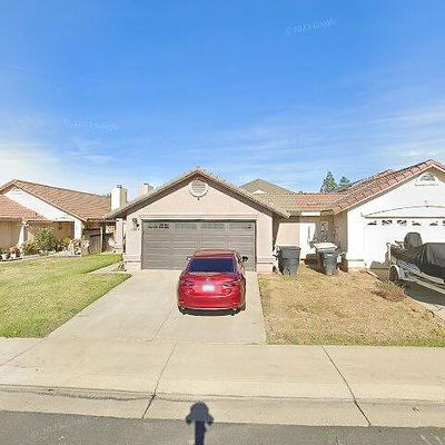 1204 La Mesa St, Escalon, CA 95320