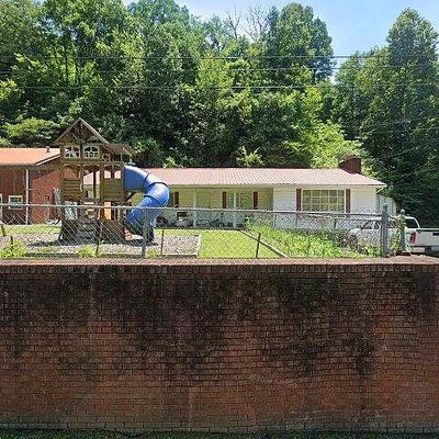 152 Robinson Dr, Paintsville, KY 41240