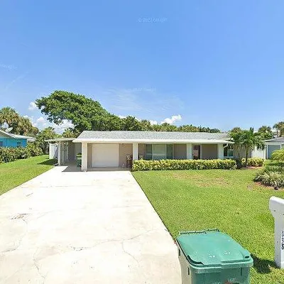 138 E Pasco Ln, Cocoa Beach, FL 32931