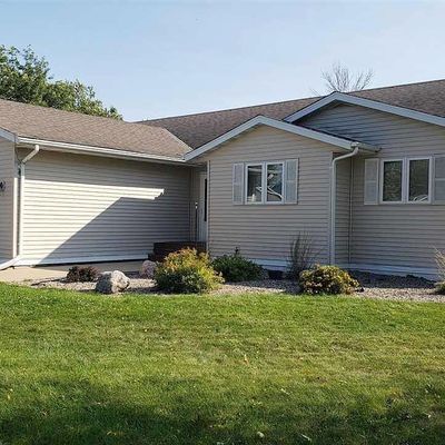 18 Park Ln, New Ulm, MN 56073