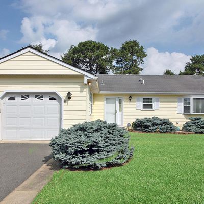 16 Leighton Ct, Toms River, NJ 08757