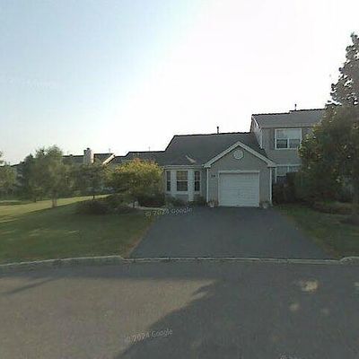 16 Mimosa Ln, Freehold, NJ 07728