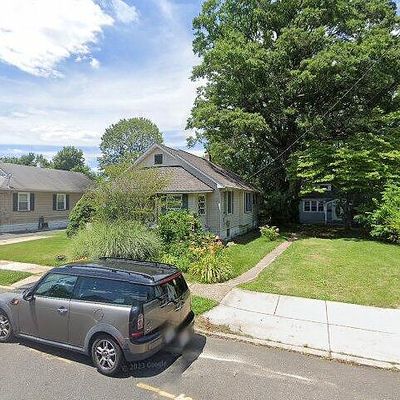 17 W Buckingham Ave, Mount Ephraim, NJ 08059