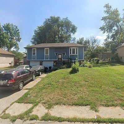 205 Manor Ln, Buckner, MO 64016