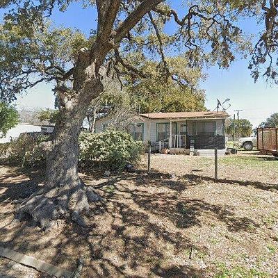 210 Colwell Ave, Pleasanton, TX 78064