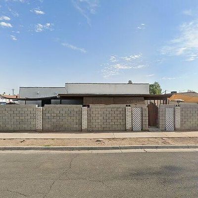 2135 Woodside Dr, El Centro, CA 92243