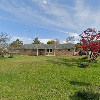 2 Mooreland Ave, Mount Holly Springs, PA 17065