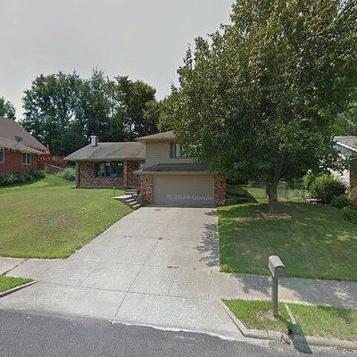 2420 Maywood Ave, Pekin, IL 61554