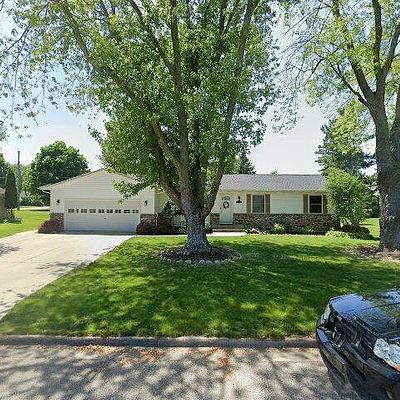 217 Southwoods Ave, Fremont, MI 49412