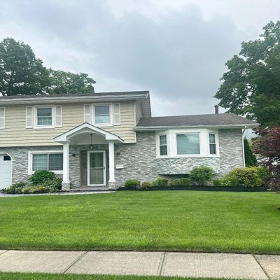 218 Dartmouth Dr, Hicksville, NY 11801