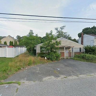 22 School St, Ronkonkoma, NY 11779