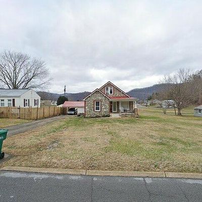 221 S Mohawk Dr, Erwin, TN 37650