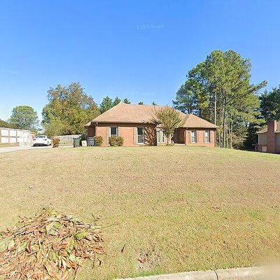 300 Saddle Creek Ln, Roswell, GA 30076