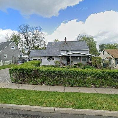 26 Redbrook Ln, Levittown, PA 19055