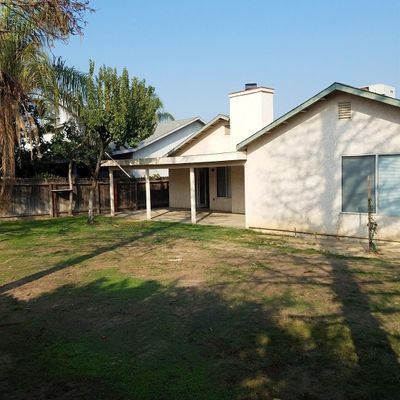 2627 Almond St, Selma, CA 93662