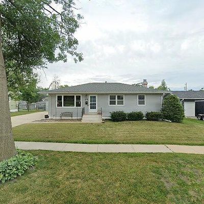 2645 25 Th Ave, Marion, IA 52302