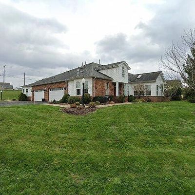 2701 Ambassador Ln, Valencia, PA 16059