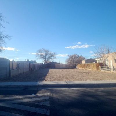 321 Dallas St Se, Albuquerque, NM 87108