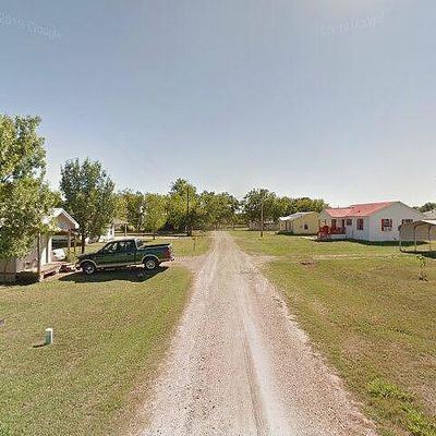 322 N Hilton St, Trenton, TX 75490