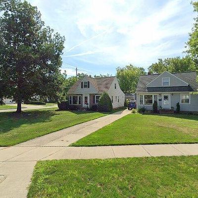 32330 Glen Arden Dr, Willowick, OH 44095