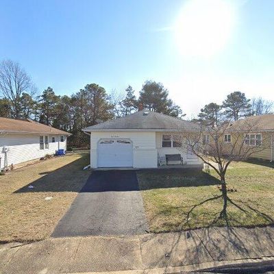 319 Saint Thomas Dr, Toms River, NJ 08757