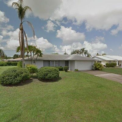 3866 Pin Oaks St, Sarasota, FL 34232