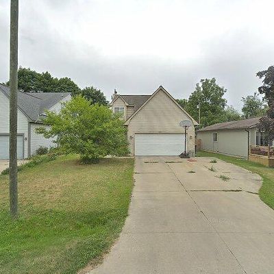 4061 Elmhurst Rd, Waterford, MI 48328